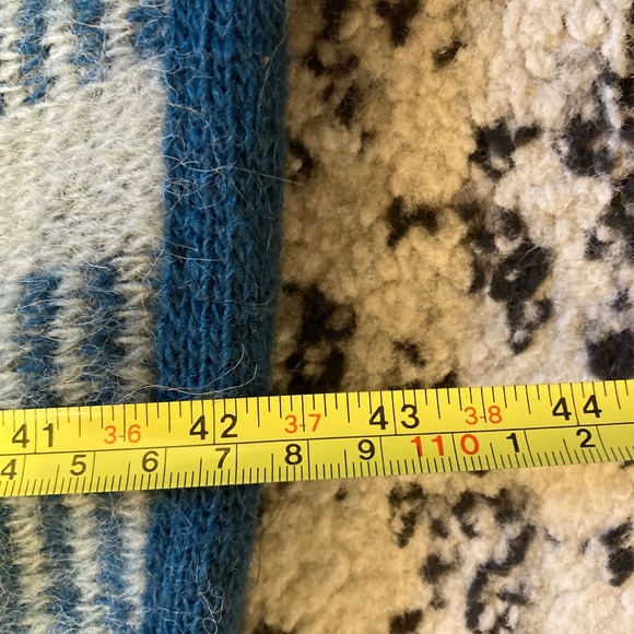 VTG Alafaoss Icewool Icelandic Wool Poncho With Hood OSFM Blue/White Snowflake - Picture 15 of 17